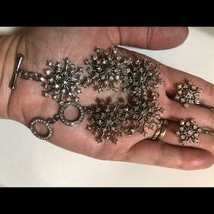 Dillards crystal and silver tone blingy snowflake jewelry set